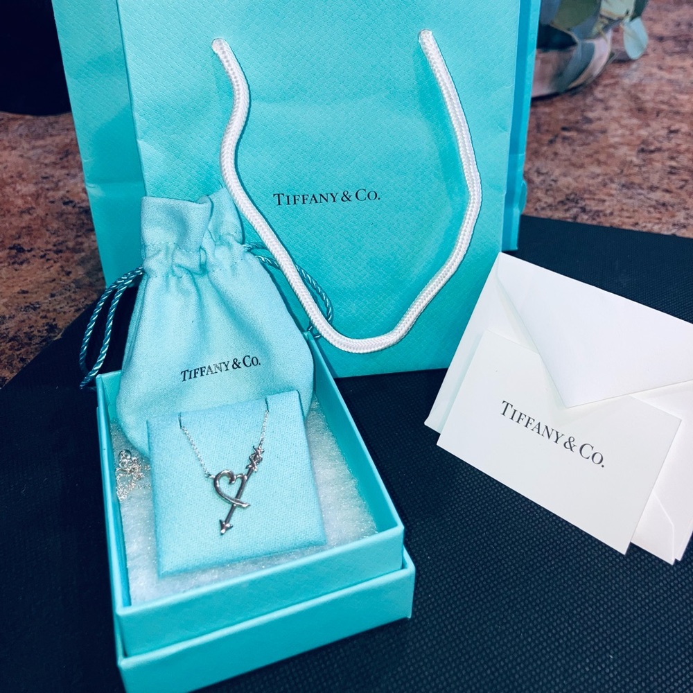 TIFFANY & CO. SS GRAFFITI HEART ARROW NECKLACE. 16-18 INCH